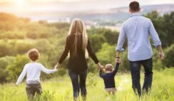 Gia đình không phải là nơi biển đời dậy sóng, mà là nơi bến đỗ bình yên