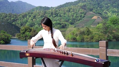 Âm nhạc có thể dưỡng tâm con người, giáo hóa con người. Âm nhạc ở trên có thể tương hợp với Trời, ở dưới có thể tương hòa với Đất,