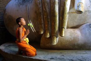 Tôn kính đối với tượng Phật