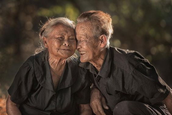 Vợ kính chồng như núi, chồng quý vợ như ngọc