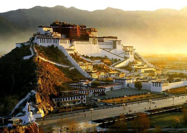 Vị Lạt ma Tây Tạng kể lại cuộc gặp gỡ bí ẩn với người khổng lồ trong thế giới dưới lòng đất