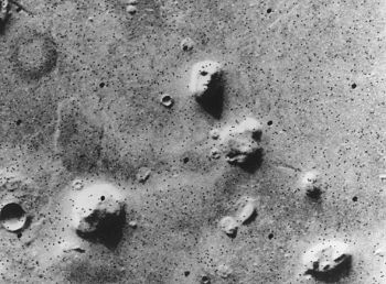 BỀ MẶT SAO HỎA: ‘Khuôn mặt trên sao Hỏa’ nổi tiếng nằm tại Khu Cydonia trên hành tinh này. (NASA/JPL)