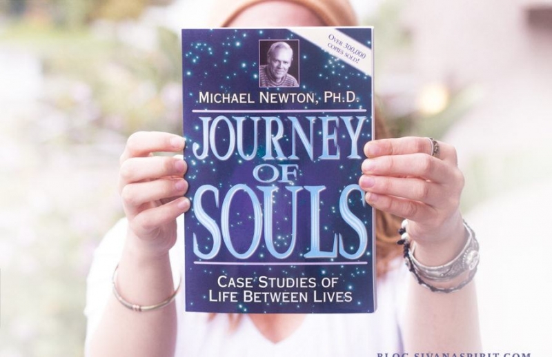 Công trình nghiên cứu của Michael Newton đã được ông đưa vào cuốn sách “Journey Of Souls: Case Studies Of Life Between Lives”. (Ảnh qua Sivana East)