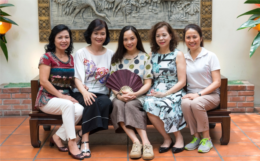 Nghệ sỹ múa Lê Vi (ở giữa) cùng bạn bè 