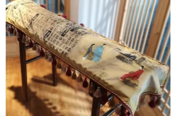 Khăn gấm phủ đàn cổ cầm