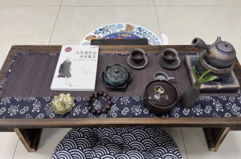 Bàn khuếch âm chơi đàn cổ cầm và uống trà