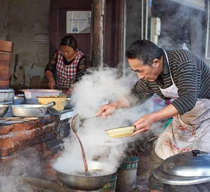 Sống đủ - quán hủ tiếu chỉ bán đúng 100 tô mỗi sáng