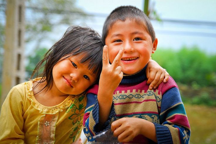 2 đứa trẻ mồ côi tìm được tình thương nơi người lạ