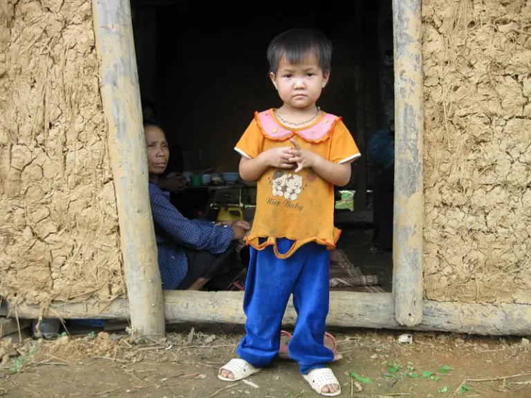 Tôi lớn lên với một ánh mắt buồn sâu thẳm, luôn khao khát một mái ấm gia đình trọn vẹn. Ảnh minh họa.